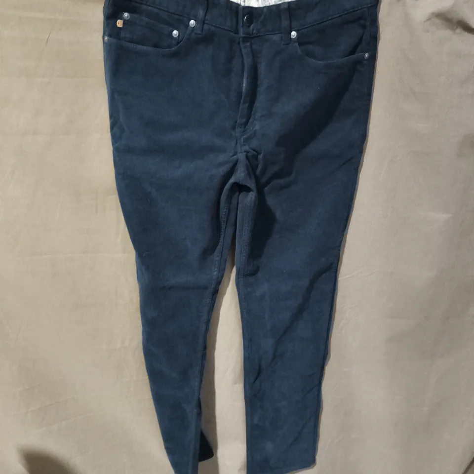 2 PARS OF SPOKE MEN'S JEANS, DARK NAVY, WAIST 33 (BUILD B)