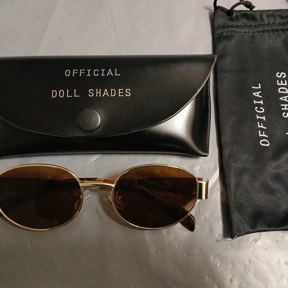 PAIR OF OFFICIAL DOLL SHADES IN CASE