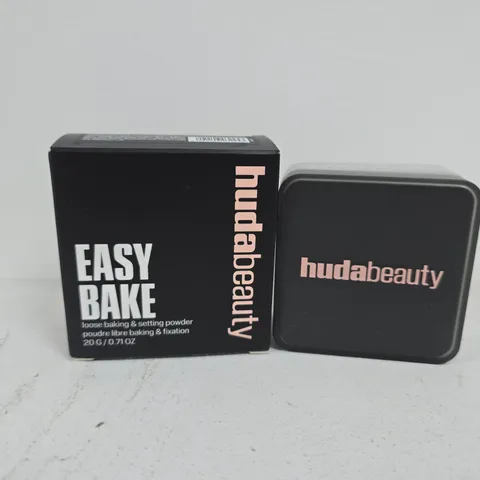 BOXED HUDABEAUTY EASY BAKE SETTING POWDER SUGAR COOKIE (20G)