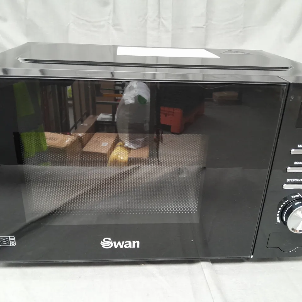 BOXED SWAN SM22185B DIGITAL MICROWAVE OVEN IN BLACK