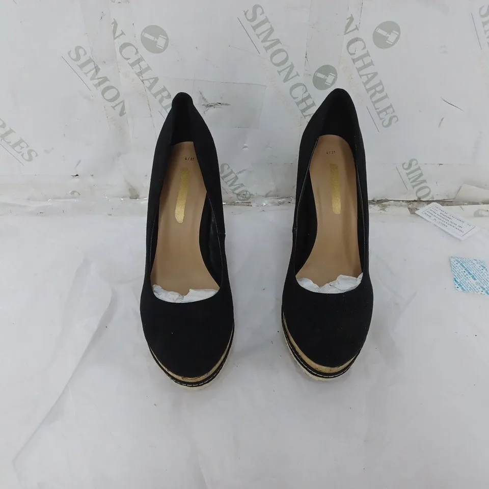 LARGE BOX OF APPROXIMATELY 8 LOOSE NEW LOOK WEDGE BLACK HEELS IN VARIOUS SIZES 