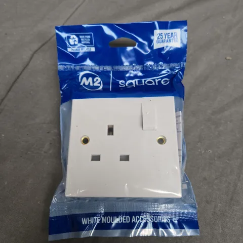 BOX OF APPOXIMATELY 10 M2 SQUARE SQ 1 GANG 13A SWITCHED SOCKET DP