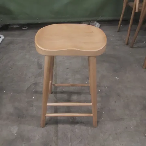 DESIGNER SOLID WOOD SHAKER BAR STOOL