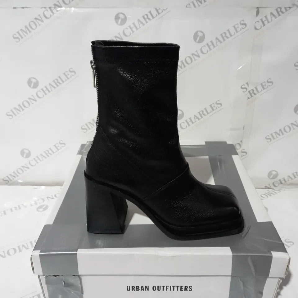URBAN OUTFITTERS HEEL SOCK ANKLE BLACK SIZE 3