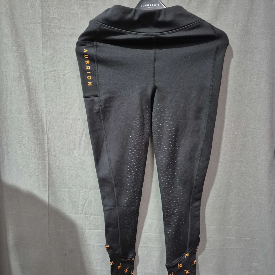 APPROXIMATLY 25 ITEMS WITH TRACKSUIT, PANTS, TOPS ECT