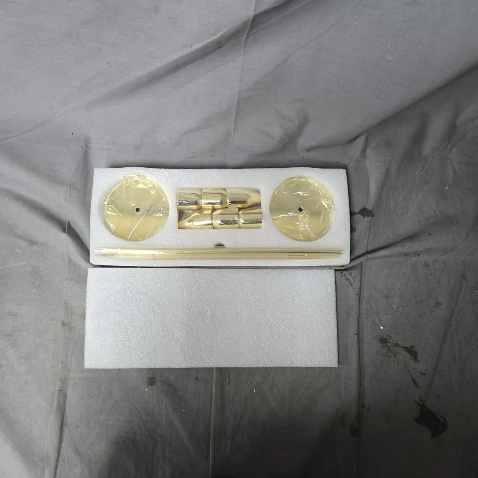 BRASS CANDLE HOLDER SET