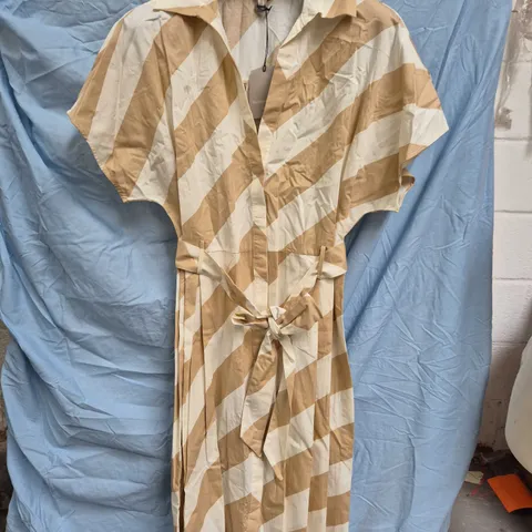 RIVER ISLAND STRIPED BELTED MAXI DRESS β UK 18 (US 14)