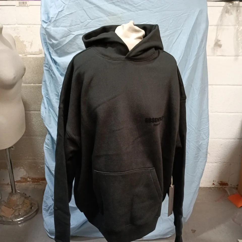 FEAR OF GOD ESSENTIALS HOODIE – BLACK