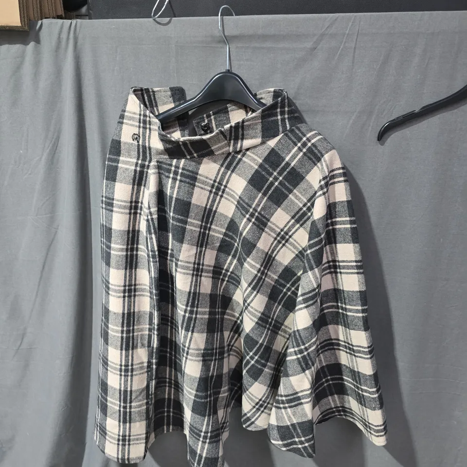 PRETTYLITTLETHING WOMEN’S BEIGE & BLACK PLAID WOOL-BLEND COAT