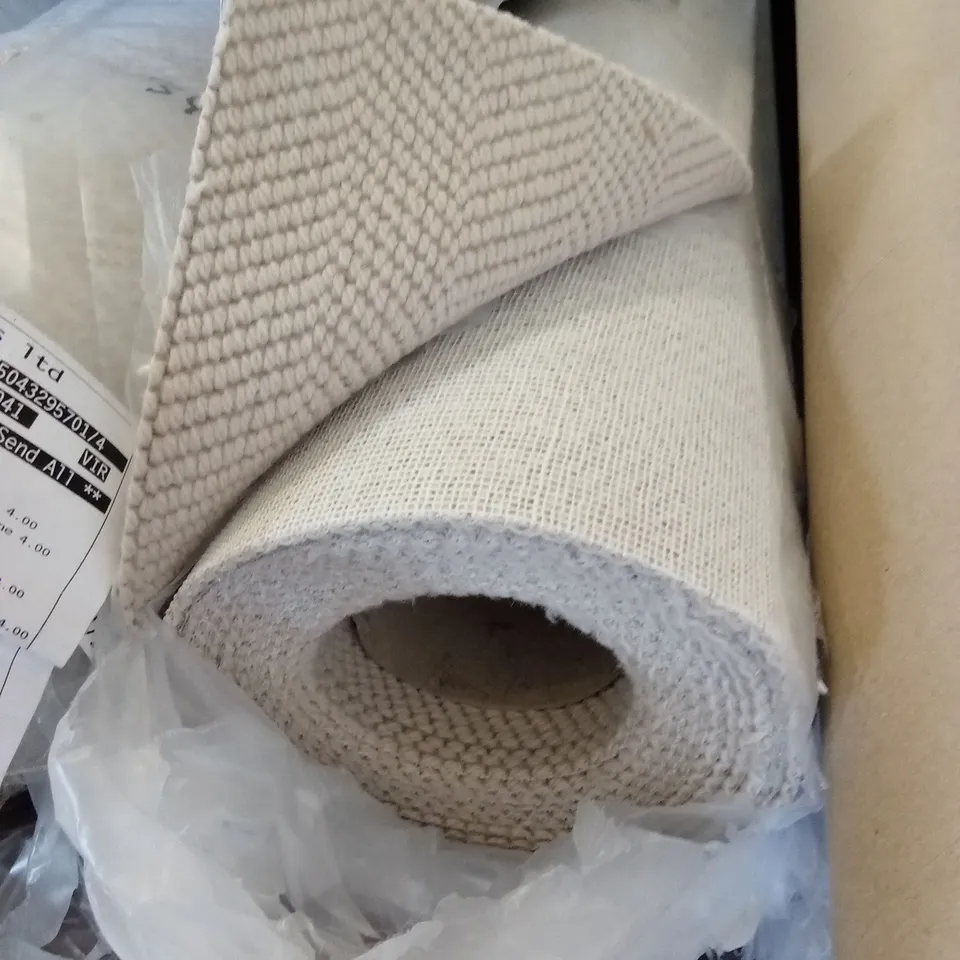 ROLL OF QUALITY DECO FLATWEAVE HERRINGBONE HARE AB CARPET // APPROX SIZE: 3.7 x 4m