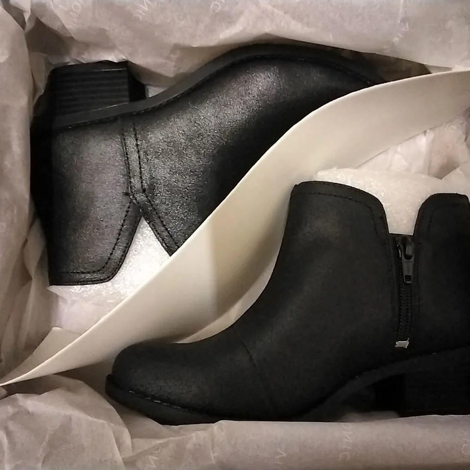 3 VIONIC SHOE BOXES CONTAINING FELICITY LIV METALLIC ANKLE BOOTS BLACK SIZE 3