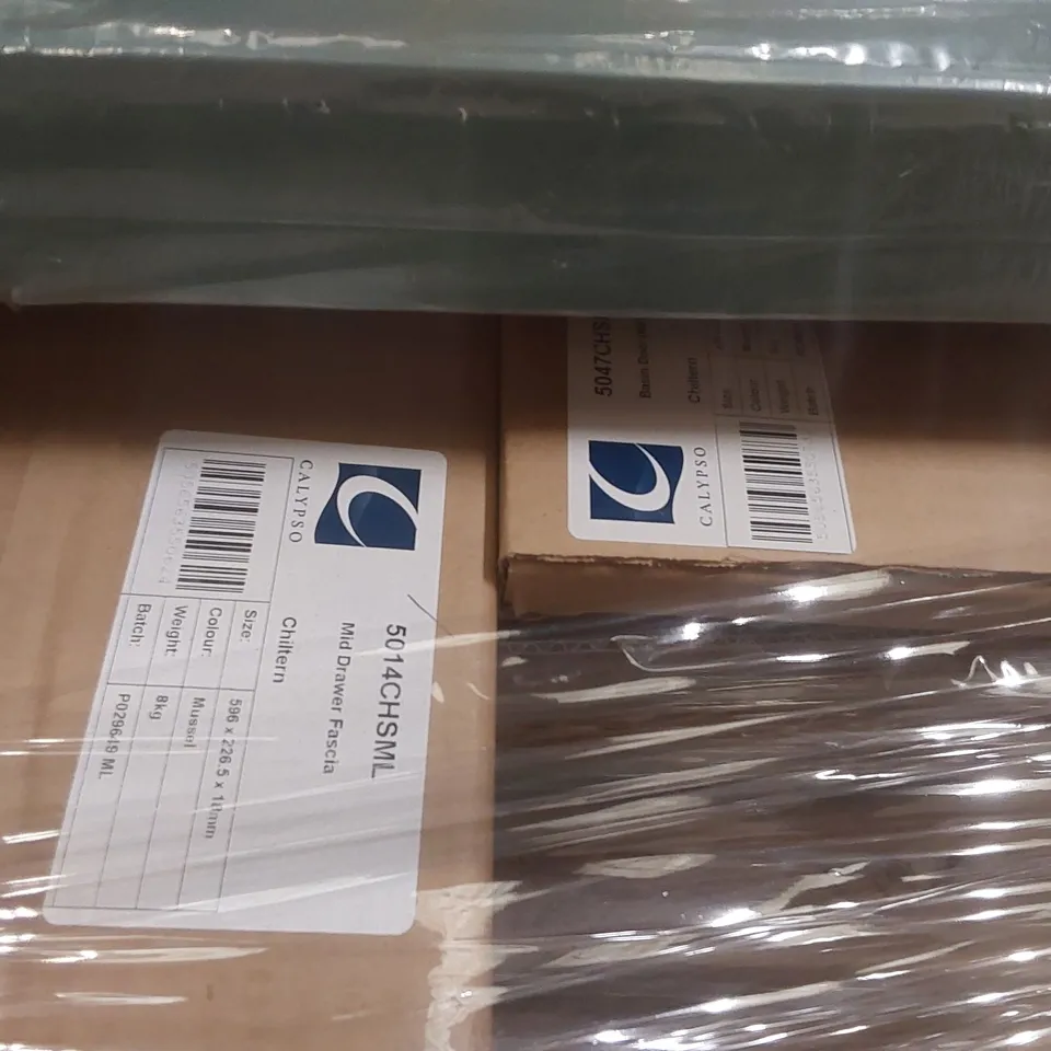 PALLET CONTAINING A VERY LARGE QUANTITY OF FURNITURE PANELS AND OTHER ASSORTED ITEMS