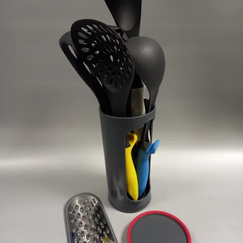 BOXED REMOSKA A1 SET OF KITCHEN UTENSILS