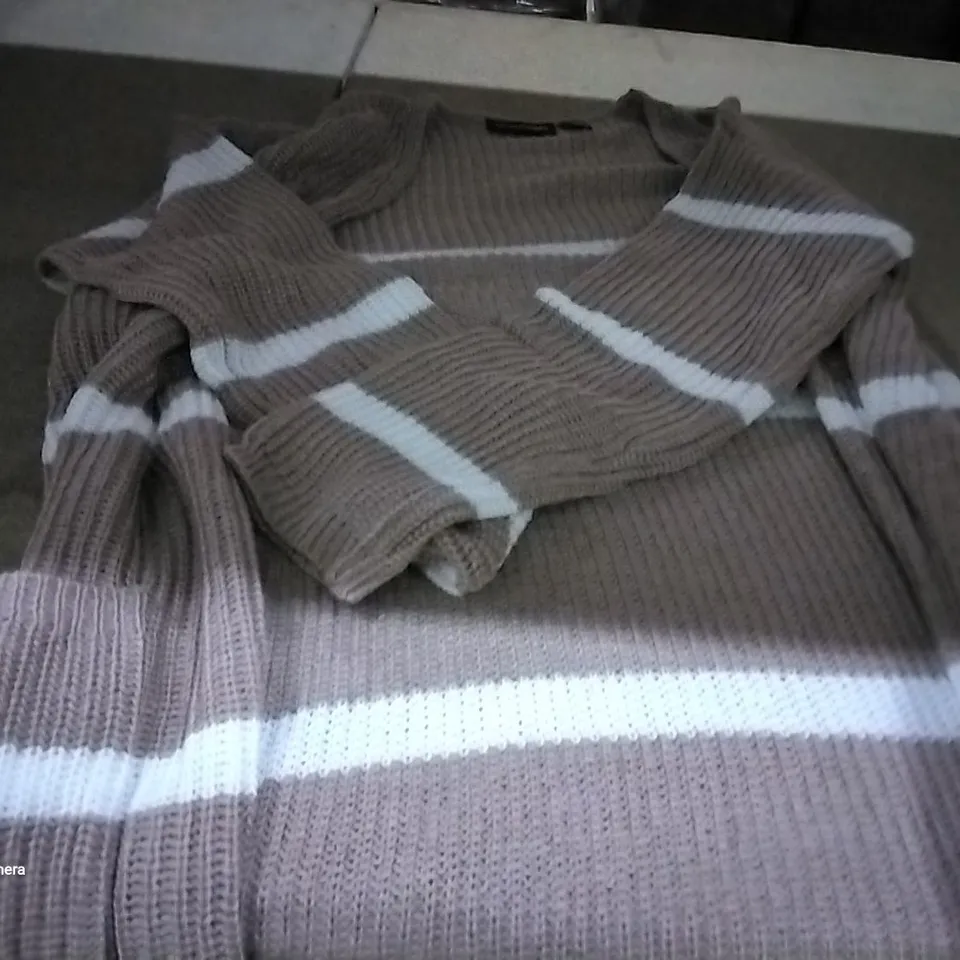 BOX OF APPROXIMATELY 8 BRAND NEW NINA LEONARD BEIGE COTTON CARDIGANS