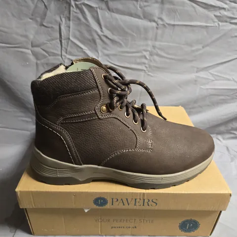 BOXED PAIR OF PAVERS ANKLE HIGH BOTOS - UK SIZE 8