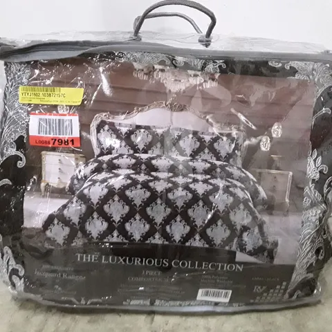 BAGGED GINA REVERSIBLE BEDSPREAD