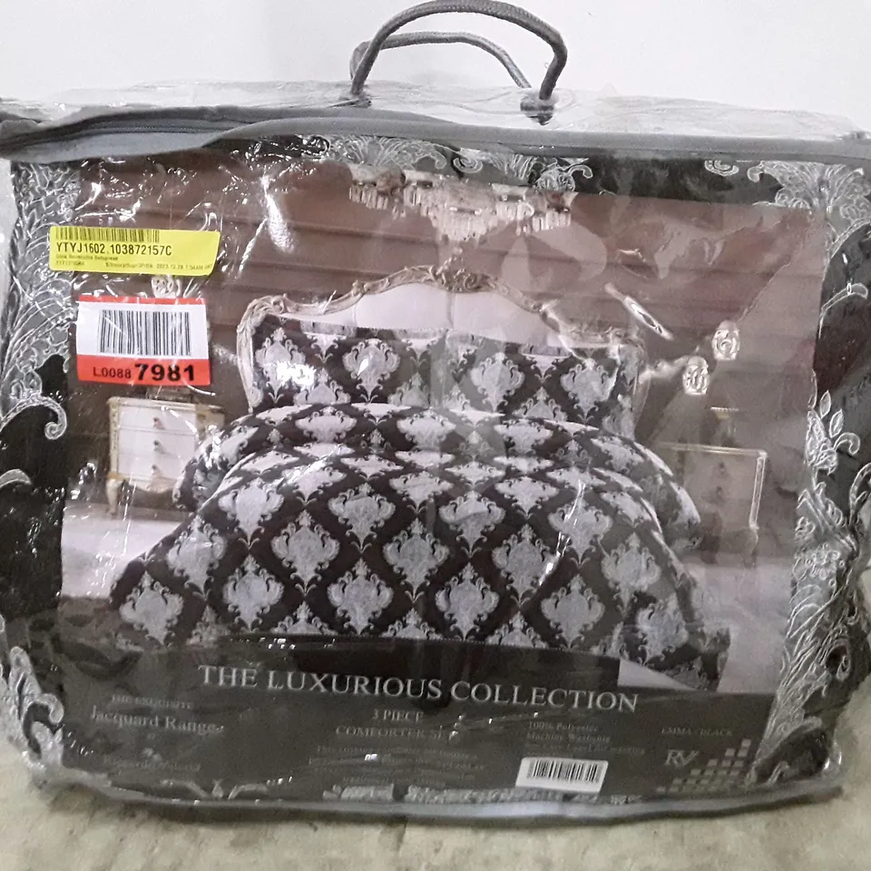 BAGGED GINA REVERSIBLE BEDSPREAD
