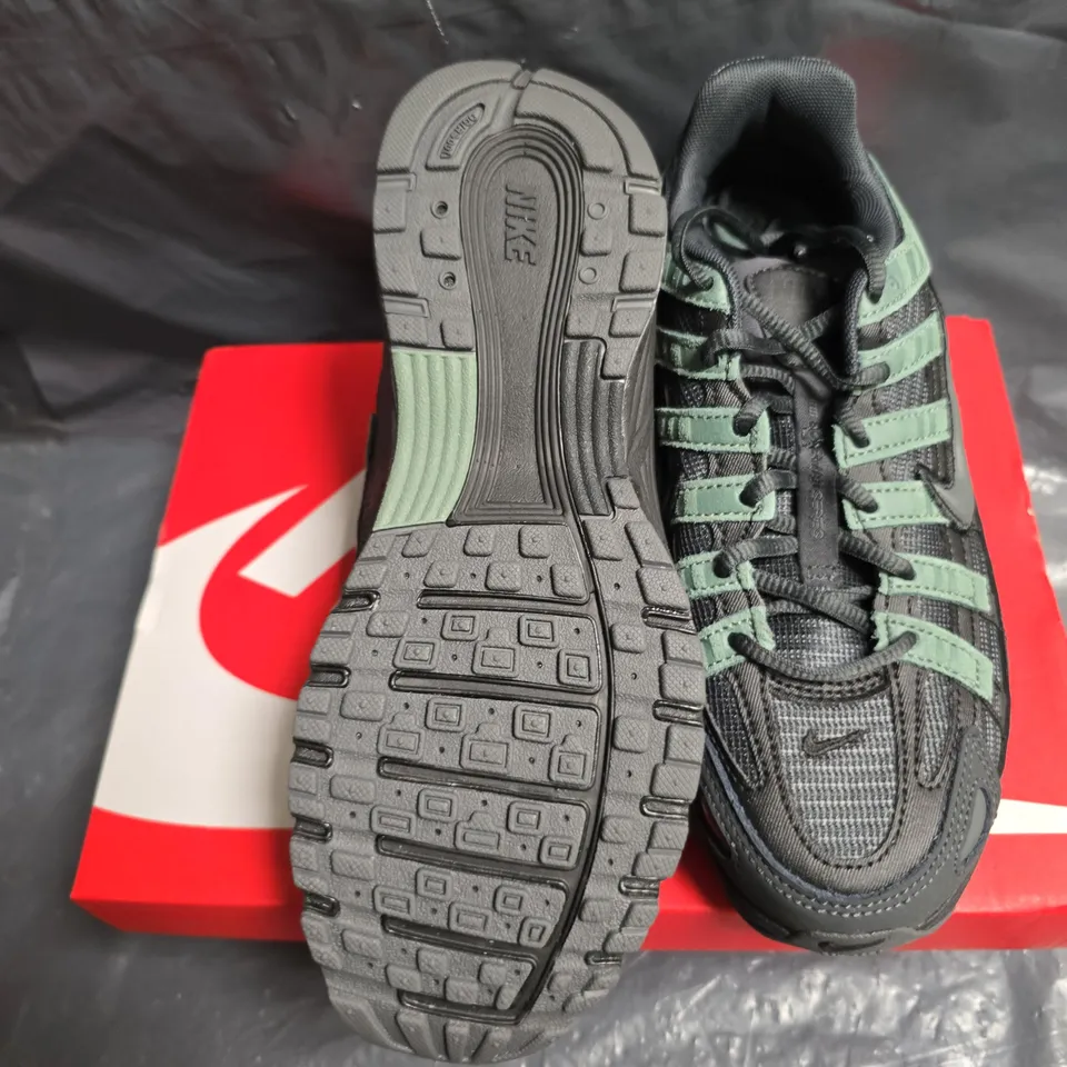 NIKE P-6000 (GS) SNEAKERS – BLACK/ANTHRACITE WITH GREEN ACCENTS UK 5.5 (US 6Y)