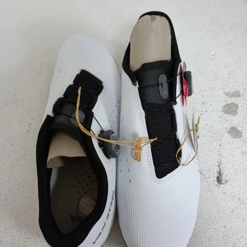 VAN RYSEL BIKE SHOES SIZE 42