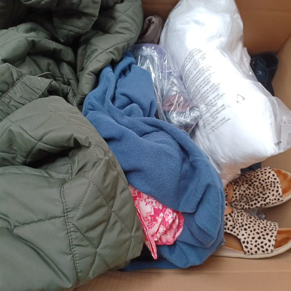 BOX OF APPROX 25 ASSORTED CLOTHING ITEMS TO INCLUDE - DUNE LONDON PINK SLIDE ON SHOES - CENTI GRADE COAT - D & CO DENIM JACKET ECT