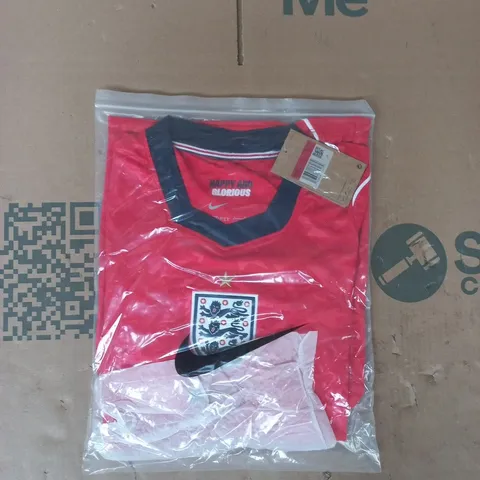 BAGGED NIKE ENGLAND FOOTBALL JERSEY IN RED SIZE LARGE