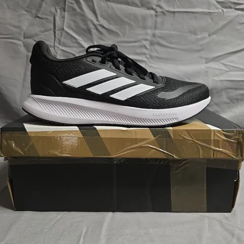 BOXED PAIR OF ADIDAS RUNFALCON 5 KIDS SHOES IN BLACK/WHITE SIZE UK 5