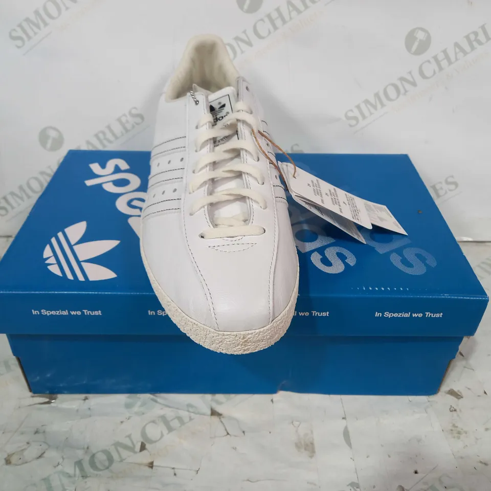 BOXED PAIR OF ADIDAS YABISAH SPZL SHOES IN WHITE UK SIZE 9