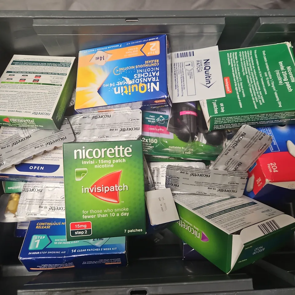 APPROXIMATELY 20 ASSORTED SMOKING PREVENTION AIDS TO INCLUDE NICORETTE INHALERS, NICOTINELL GUM, NICORETTE INVISIPATCH, ETC - COLLECTION ONLY