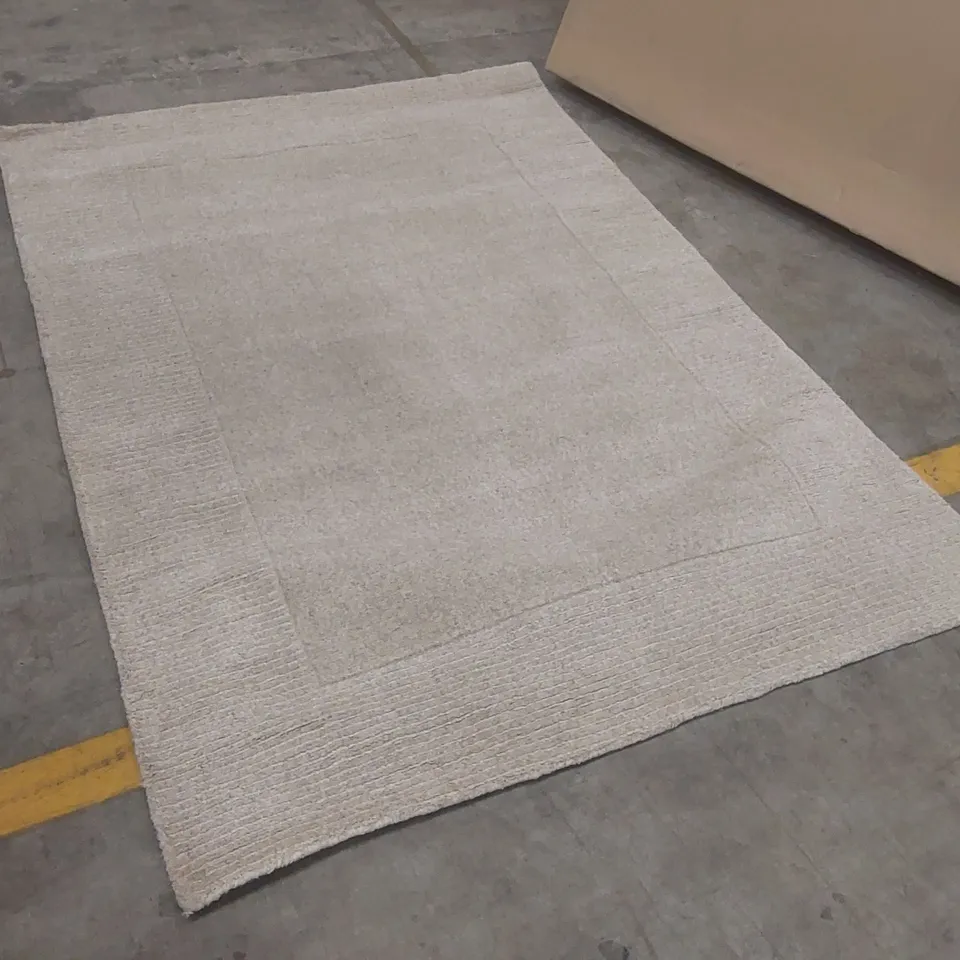QUALITY DESIGNER AREA RUG - APPROXIMATELY 200 x 140cm