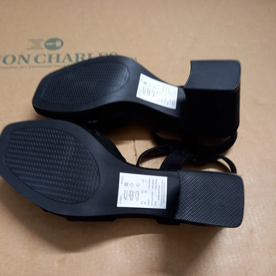 JD WILLIAMS BLOCK KEELED STRAPPY SHOES - UK 5E
