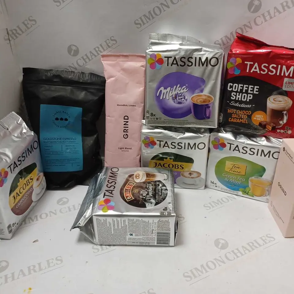 LOT OF APPROXMATELY 9 ITEMS TO INCLUDE TASSIMO MILKA HOT CHOCOLATE PODS, COFFEE ROASTERS GOLDSTONE ESPRESSO COFFEE BEANS (250G), TASSIMO SALTED CARAMEL HOT CHOCOLATE COFFEE PODS, ETC