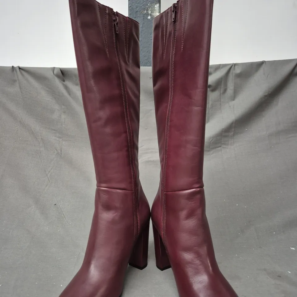 BOXED PAIR OF SOSANDAR KNEE-HIGH BOOTS IN BURGUNDY SIZE 5