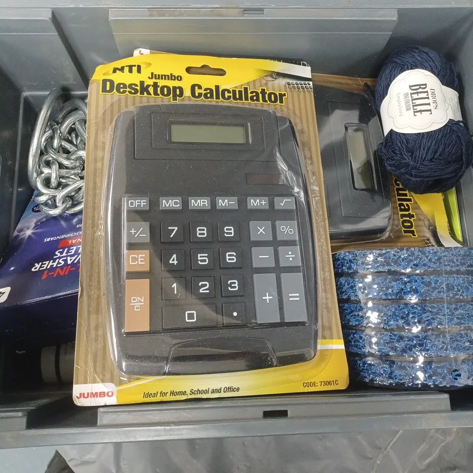 APPROXIMATELY 12 ASSORTED HOUSEHOLD ITEMS TO INCLUDE JUMBO DESKTOP CALCULATOR, TENNIS BALL, DIGITAL ANGLE RULER, ETC