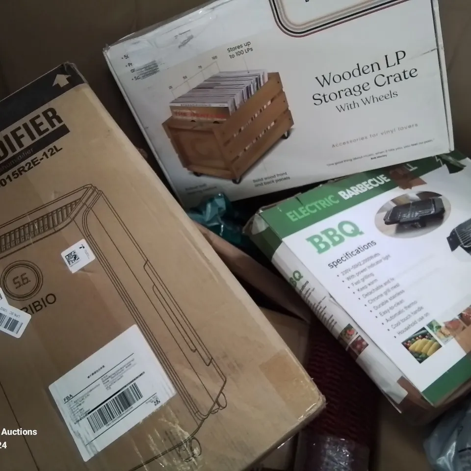 MIXED PALLET CONTAINING VARIOUS BOXED HOUSEHOLD ITEMS TO INCLUDE, DEHUMIDIFIER, WOODEN STORAGE CRATE, ELECTRIC BBQ GRILL ETC.