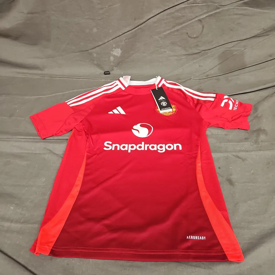 ADIDAS MUFC HOME JERSEY IN RED SIZE 11-12YRS