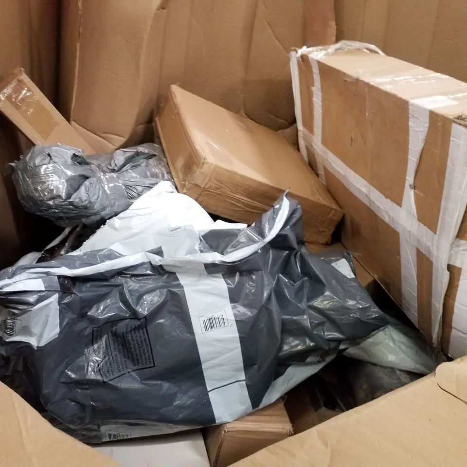 PALLET OF ASSORTED PRODUCTS INCLUDING DOUBLE INDUCTION COOKER, RETRACTABLE SAFETY GATE, LAPTOP TRAY, MICROWAVEABLE GLASS PLATE