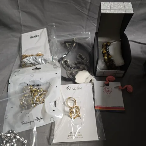 APPROXIMATELY 20 ASSORTED JEWELLERY PRODUCTS TO INCLUDE EARRINGS, NECKLACES, BRACELETS ETC 