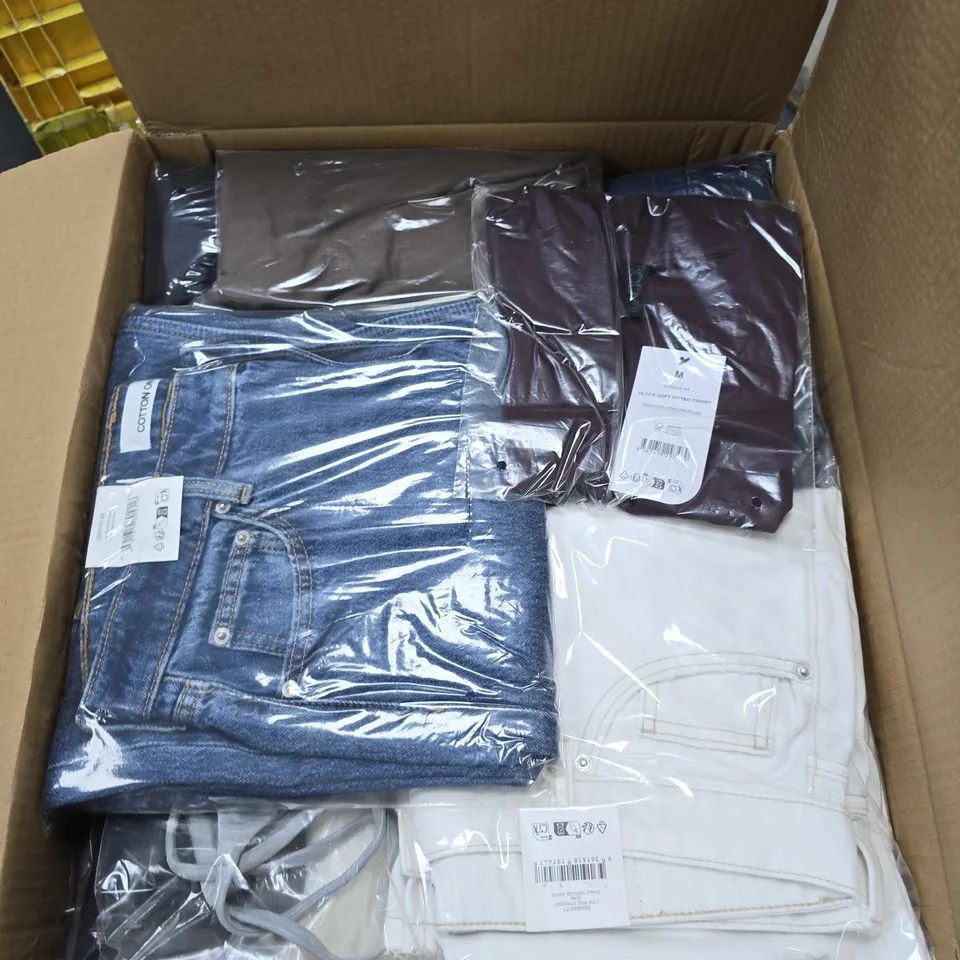 LARGE BOX OF APPROX 20 ASSORTED CLOTHING ITEMS