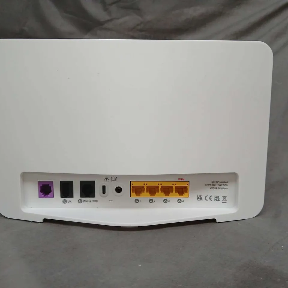 SKY BROADBAND ROUTER WHITE