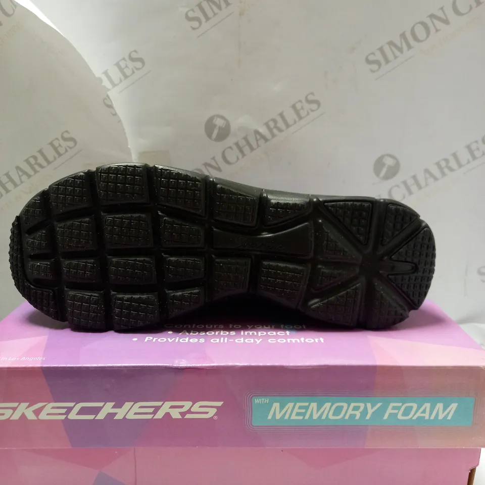 PAIR OF SKECHERS FASHION FIT LACE UP BLACK TRAINERS - SIZE 5.5
