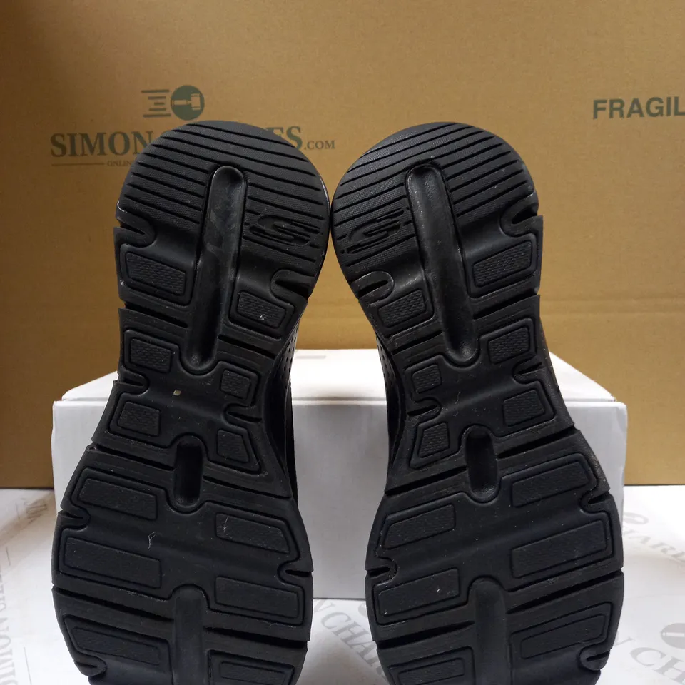 SKETCHERS ARCH FIT TRAINERS SIZE 5