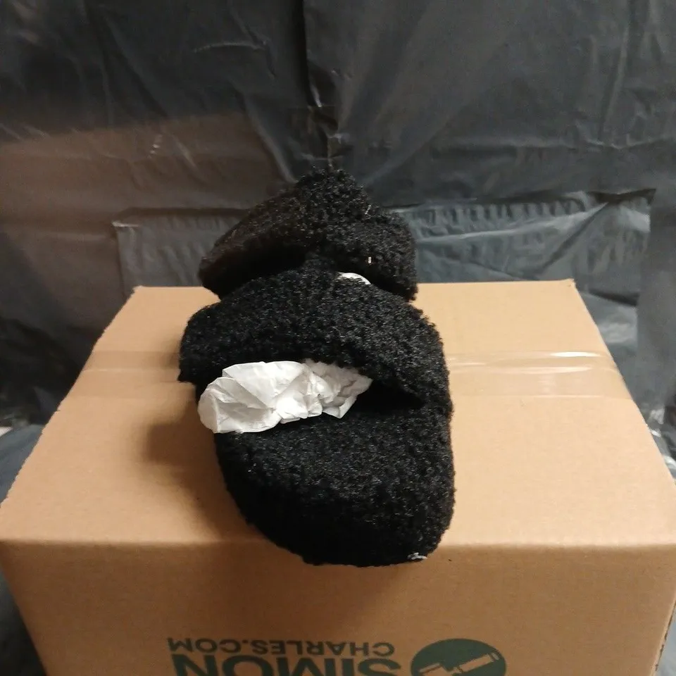 THE OODIE BLACK FUZZY SLIPPERS SIZE 38/39