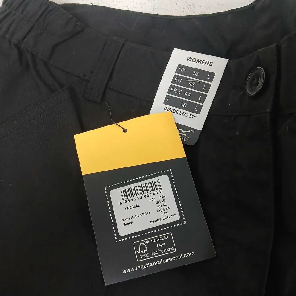 REGATTA PROFESSIONAL WOMEN’S WATER-RESISTANT CARGO TROUSERS, BLACK – UK 16 (EU 42, FR 44), INSIDE LEG 31 IN
