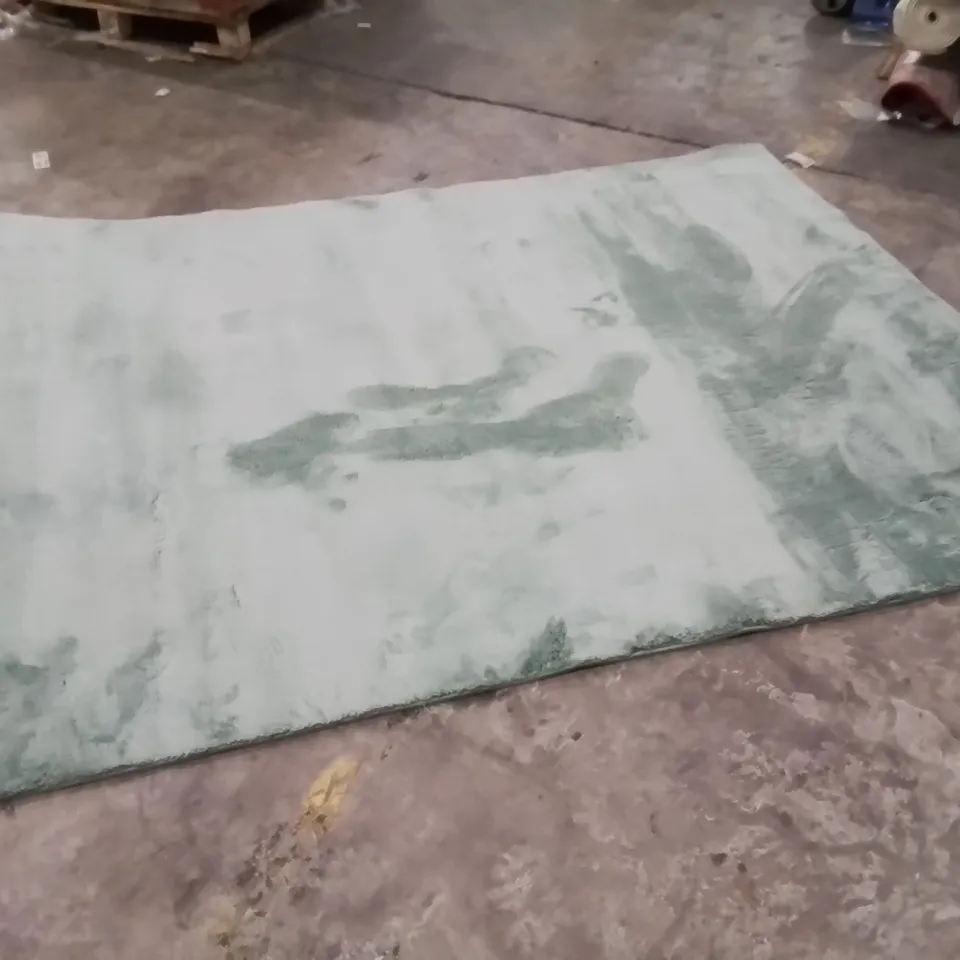 QUALITY DESIGNER AREA RUG - APPROXIMATELY 240X160CM