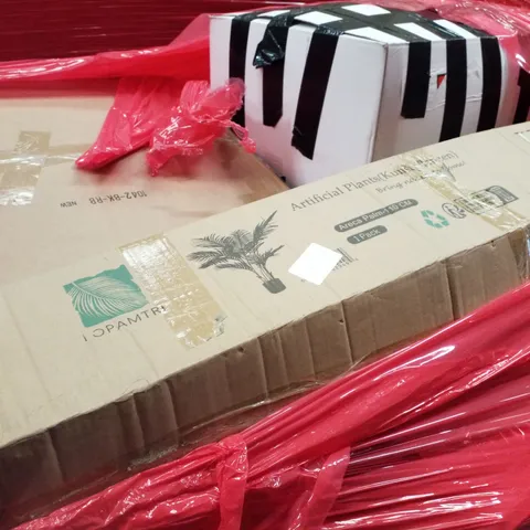 PALLET CONTAINING ASSORTED PRODUCTS INCLUDING ARTIFICIAL PLANT, BATHROOM MIRROR & COMPUTER DESK