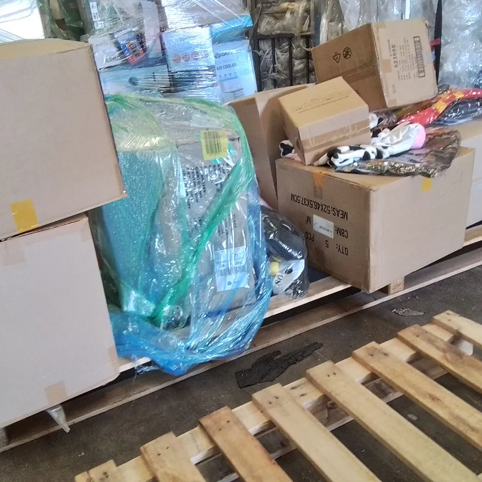 PALLET OF ASSORTED HOUSEHOLD GOODS AND PRODUCTS TO INCLUDE;BLANKET,FIREMAN DRESS UP