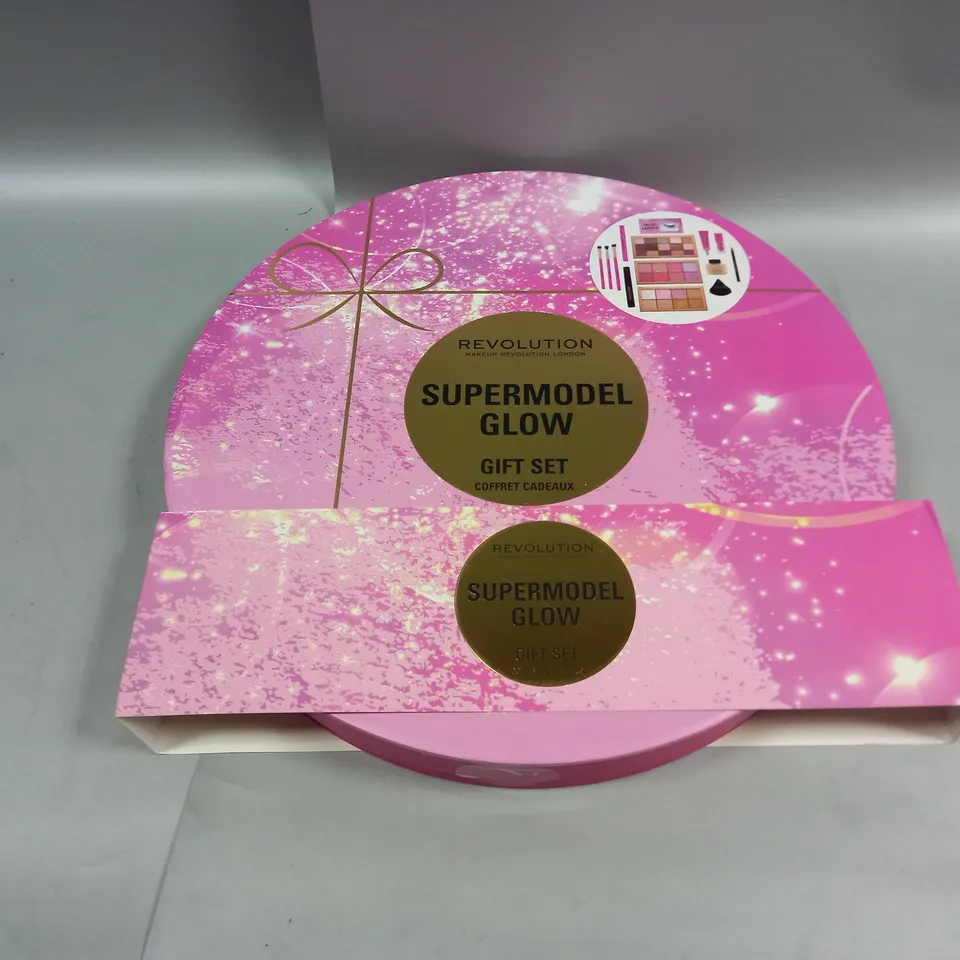 REVOLUTION SUPERMODEL GLOW GIFT SET COFFRET CADEAUX - SEALED 