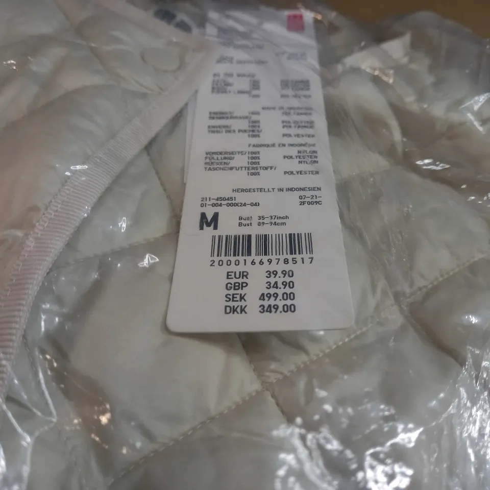 PACKAGED UIQLO CREAM QUILTED GILET - MEDIUM
