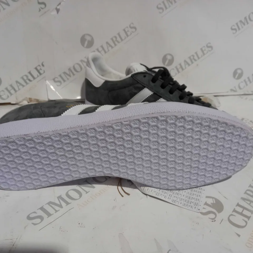MENS GREY & WHITE ADIDAS GAZELLE SHOES - UK SIZE 9