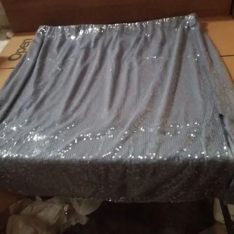 BOX CONTAINING APPROXIMATELY 17 BRAND NEW JD WILLIAMS BLUE PRINT SEQUIN COLUMN SKIRT - SIZE 32